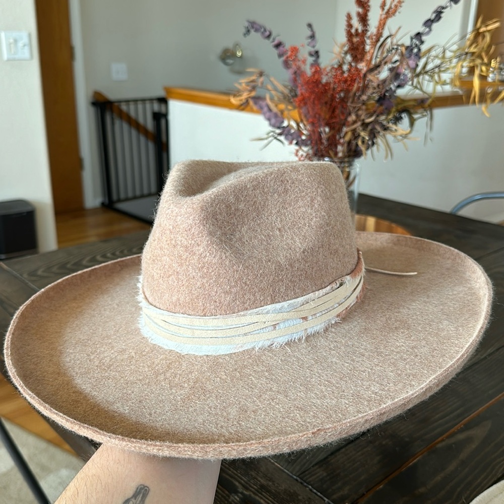 Adora felt hat with hat band